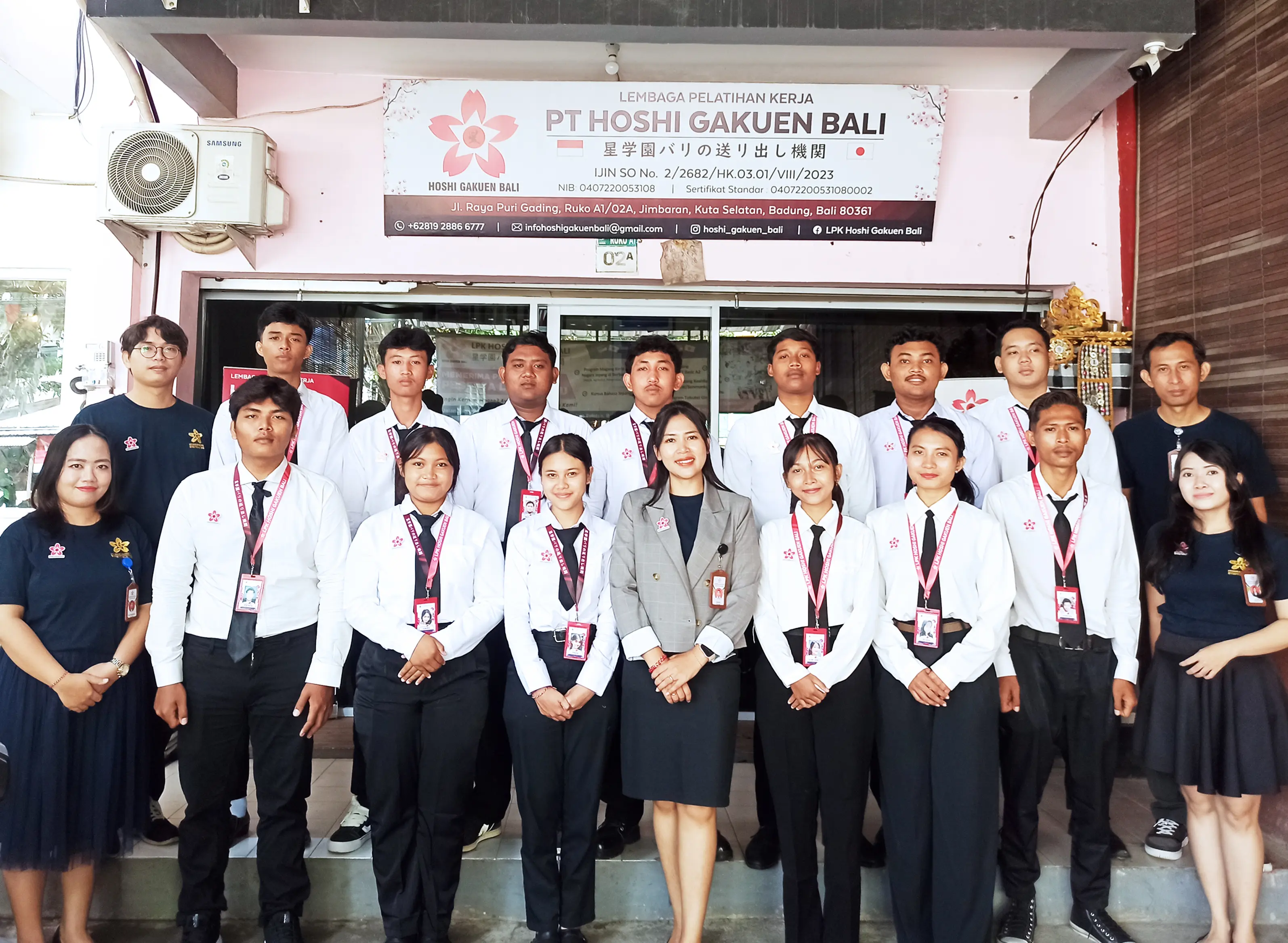 Foto kegiatan bersama siswa dan staff LPK Hoshi Gakuen Bali