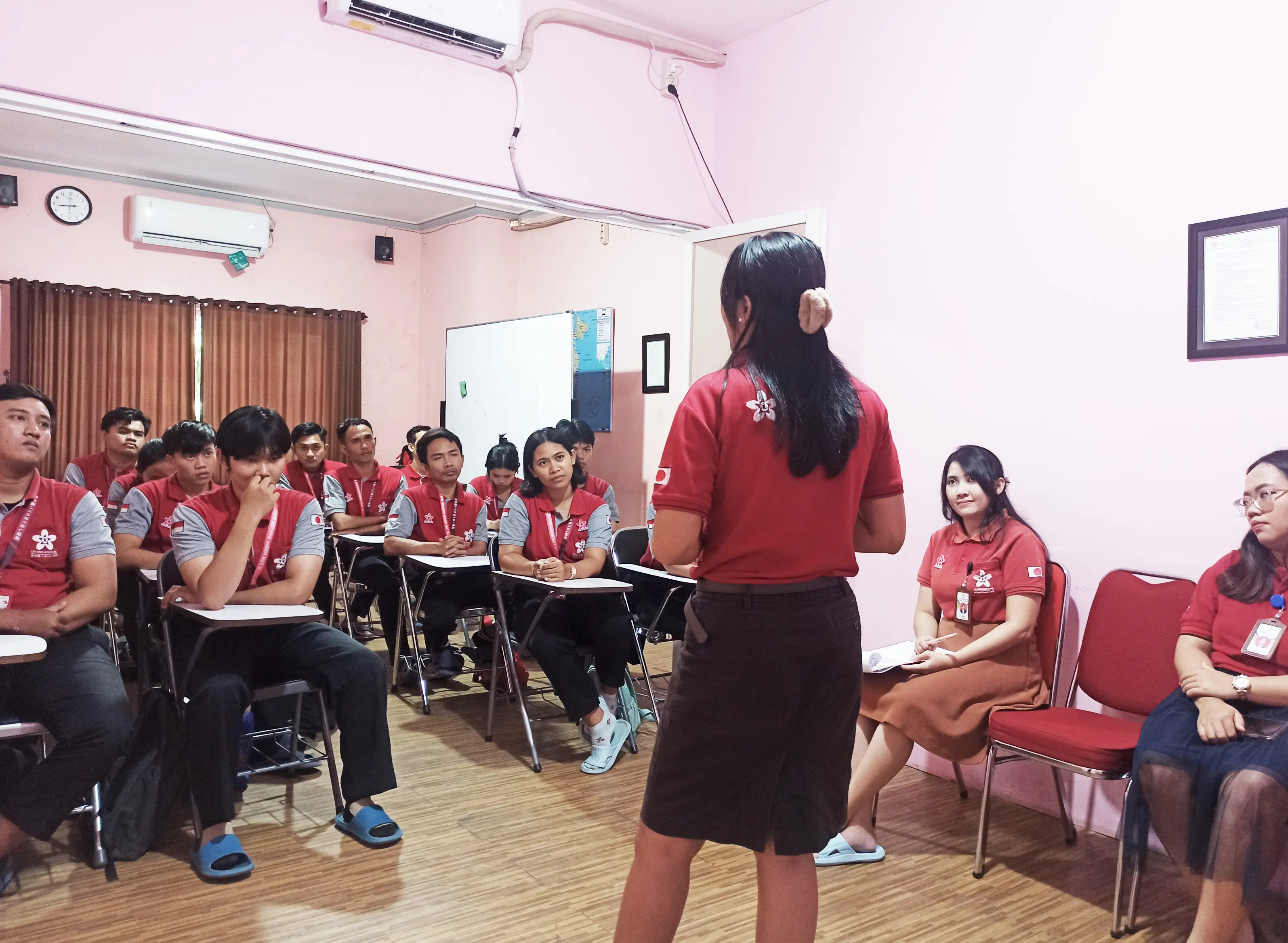 Foto kegiatan bersama siswa dan staff LPK Hoshi Gakuen Bali