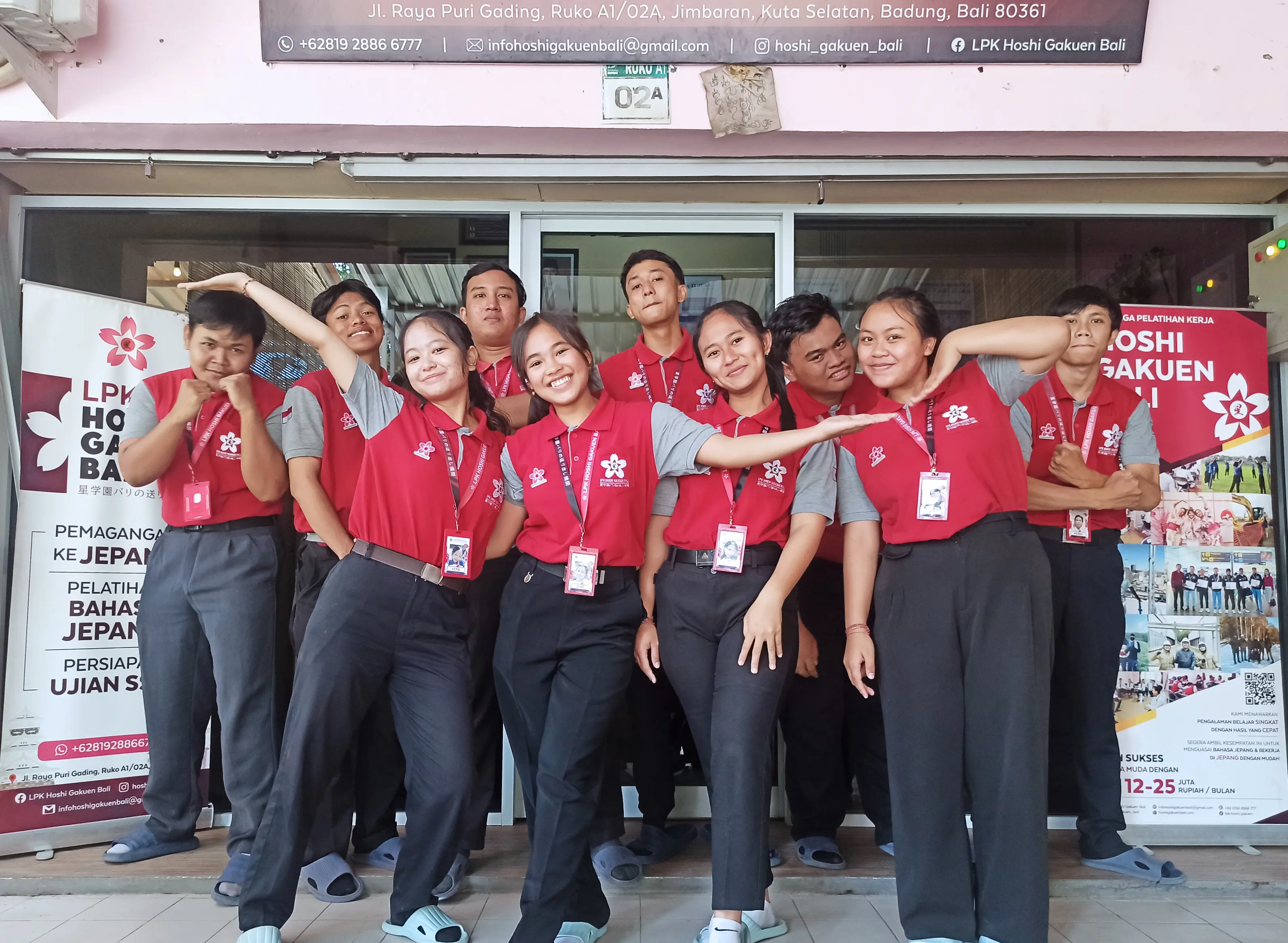 Foto kegiatan bersama siswa dan staff LPK Hoshi Gakuen Bali