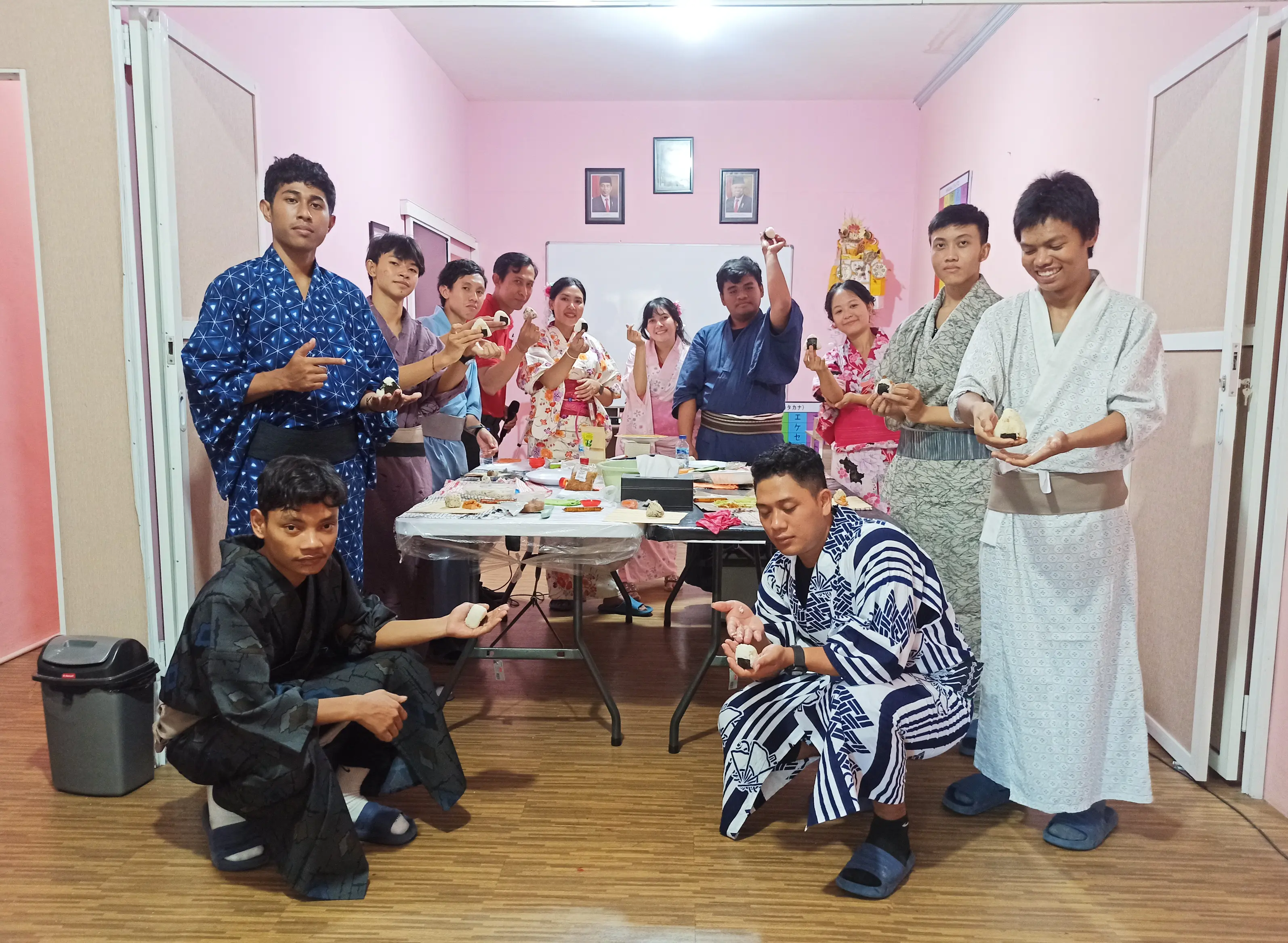 Foto kegiatan bersama siswa dan staff LPK Hoshi Gakuen Bali